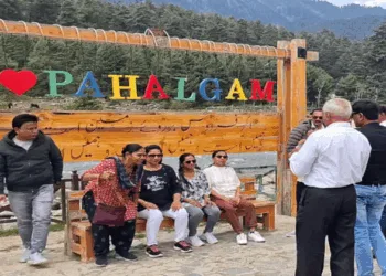 Tourists in Pahalgam
