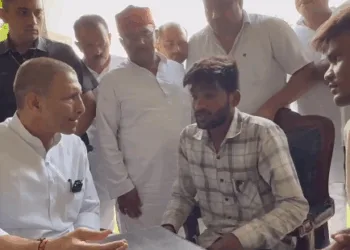 Jitu Patwari with victim Gajraj Lodhi who was promised money and bike in exchange for false story