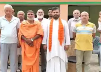 Swami Yashveer, head pujari of the Yoga Sadhna Ashram in Muzaffarnagar
