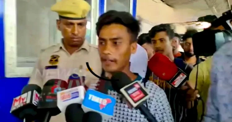 Arrested illegal Bangladeshi who was caught at the railway station