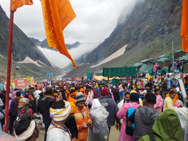 Pilgrims taking Amarnath Yatra