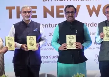 At Hyderabad on “The New World: 21st Century Global Order and India” book discussion event.
Uma Sudhir, Ambassador Venkatesh Varma, Dr Ram Madhav Prof. Krishna Deva Rao (left- right)