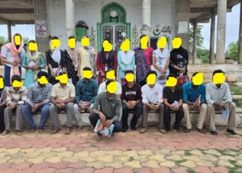 CUK Students at Ghiyasuddin Tughlaq Mosque during Academic Field Trip . Image Courtesy: LRPF Twitter account