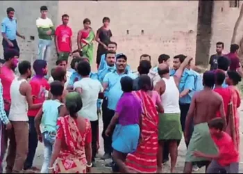 Local Hindus in Sainthia block roads in protest after a Hindu youth was beaten over alleged Muharram fund extortion