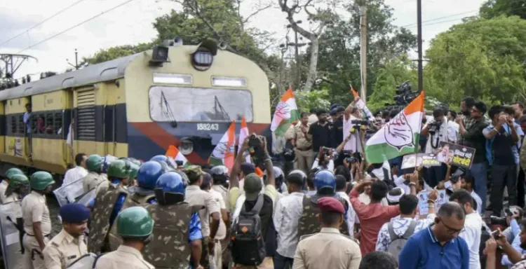 Protest by workers of the Congress party in Bihar: Image courtesy INDIA TV