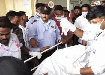 15-year-old burnt girl on the stretcher