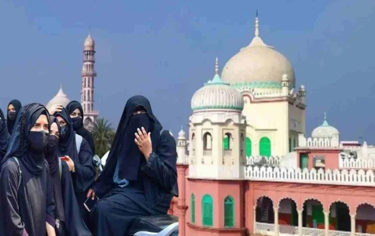 Darul Uloom completely bans women in campus