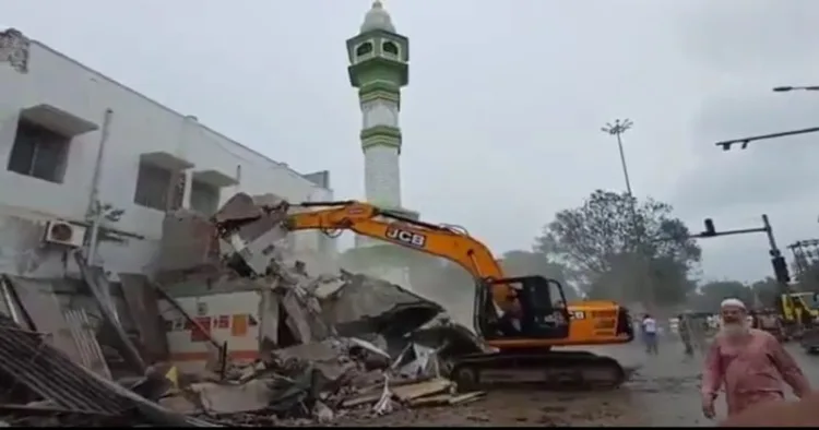 Mazar built over dog’s grave demolished