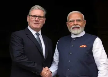 (Left) UK Prime Minister Keir Starmer (Right) PM Narendra Modi