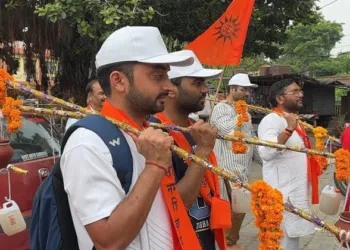 IIT Kanpur students and faculty walk 2.5 km Kanwar Yatra to Anandeshwar Mandir