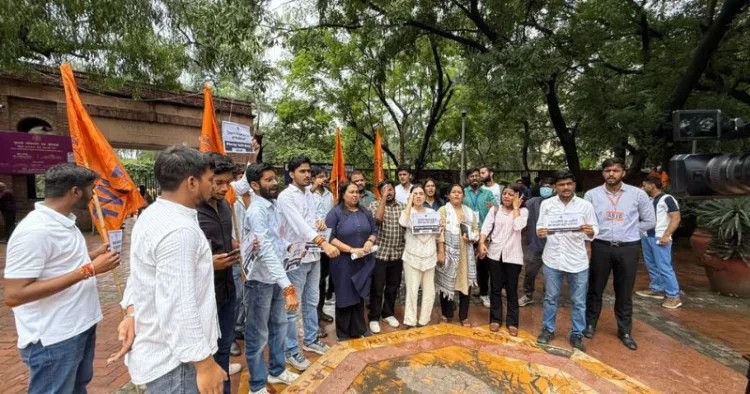 ABVP stages protest against DU administration