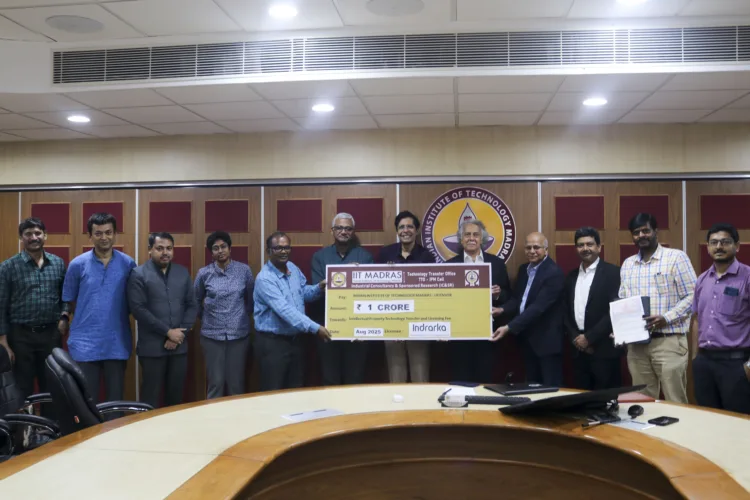 Prof V Kamakoti, Director, IIT Madras Mr Dinanath Soni, Executive Director, Indrarka Quantum Technologies, during MoU signing event at campus on 18 Aug