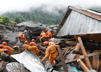 Kishtwar, Aug 15 (ANI): SDRF personnel continue search and rescue operations, in the flash flood-hit area of Kishtwar on Friday. (ANI Photo)