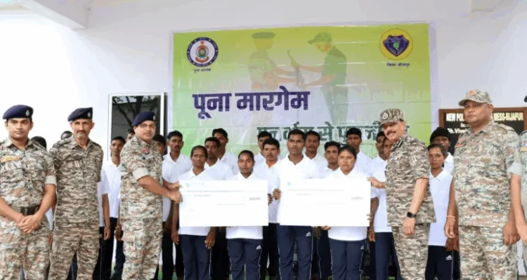 Officials with surrendered Maoists in Bijapur, image courtesy- Hindustan