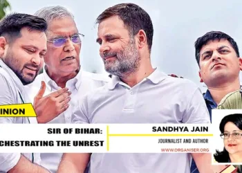 (L toR) RJD leader Tejashwi Yadav with Lok Sabha opposition leader Rahul Gandhi and other during Voter Adhikar Yatra