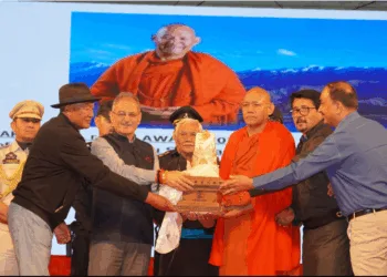 Lt Governor KavinderGupta of Ladakh
, in a moment of great pride for #Ladakh, conferred the prestigious #Ladakh dPal rNam Award 2025 upon Bhikkhu Sanghasena, the illustrious Lifetime Achievement Award 2025 to Professor Lobzang Tsewang, and the distinguished Special