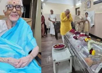 (Left) Vandaniya Pramilatai Medhe "Mausiji" (Right) RSS Sarsanghchalak Dr Mohan Bhagwat pays tribute to Mausiji