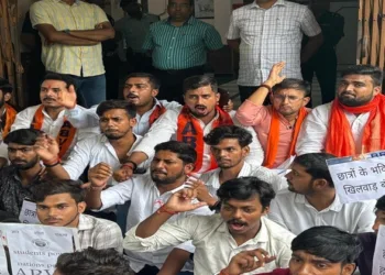 ABVP Students Stage Protest in the Kashi Vidyapeeth