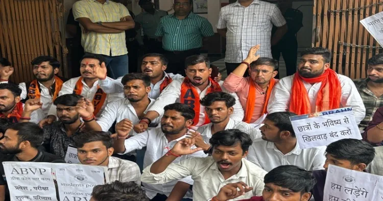ABVP Students Stage Protest in the Kashi Vidyapeeth
