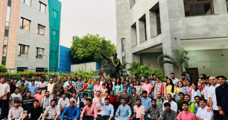 Vivekananda Kendra Delhi Branch volunteers at their Centre Vivekananda International Foundation