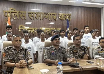 20 Maoists surrender before officials in Sukma district on Wednesday, image courtesy Hindustan