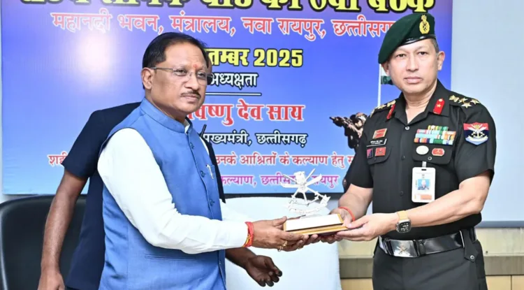 Chhattisgarh CM Vishnu Deo Sai presenting award to army officials at Raipur [ANI/Photo]