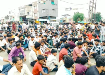 Protesting locals and Hindu activists