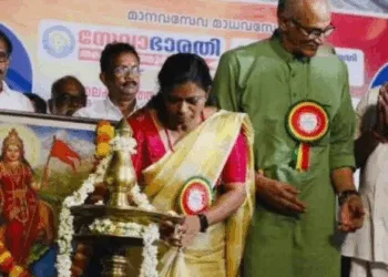 K.T. Prameela, Thalakkulathur Panchayat President of Kozhikode district lightening the lamp.
BJP State Vice-President and Rajya Sabha MP C. Sadanandan Master