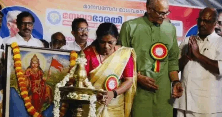 K.T. Prameela, Thalakkulathur Panchayat President of Kozhikode district lightening the lamp.
BJP State Vice-President and Rajya Sabha MP C. Sadanandan Master