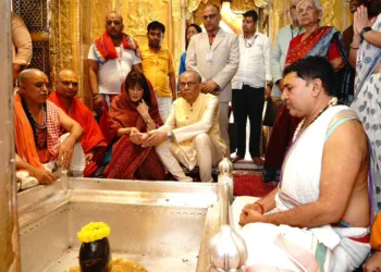 Mauritius PM Dr. Navinchandra Ramgoolam
at Kashi Vishwanath Dham in Varanasi