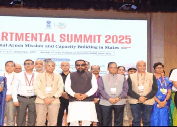 Union Minister of State (Independent Charge) of Ministry of Ayush, Prataprao Jadhav along with other dignitaries on the stage at the Departmental Summit on 'National Ayush Mission and Capacity Building in States' at AIIA