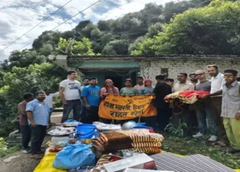 RSS and Sevabharti volunteers help the stranded flood victims in Himachal Pradesh