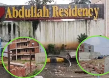 Bulldozer action against Meerut's Abdullah Residency (Source: Zee News)