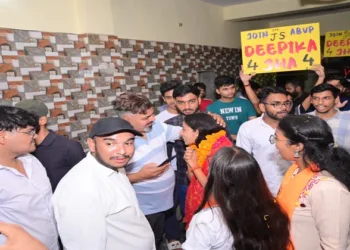 ABVP conducts door-to-door campaign in PGs and hostels ahead of DUSU 2025 Elections