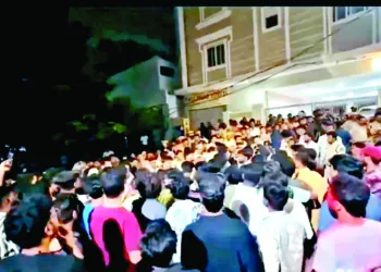 During a peaceful Durga Mata Visarjan near RKT Homes, Akberbagh, eggs & tomatoes were deliberately thrown on our Mata’s pratima. Eyewitness videos show the attack came from nearby buildings, a clear intent to hurt Hindu faith