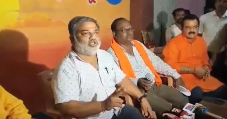 VHP leaders do press conference announcing Cuttack Bandh to protest against stone pelting by Islamists during Durga Puja Murti Visarjan