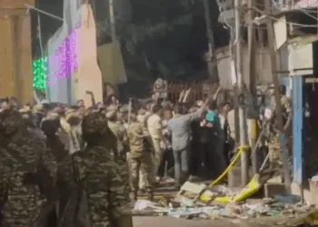 Durga Murti visarjan procession turns violent as the Islamists pelted stones on it in Cuttack