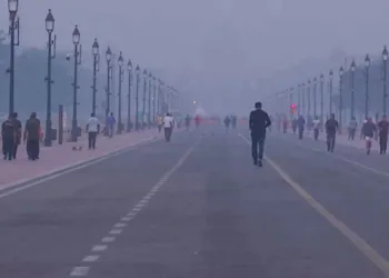 An early morning view of the Kartavya Path covered in a thick layer of smog as the Air Quality Index (AQI) deteriorates, in New Delhi