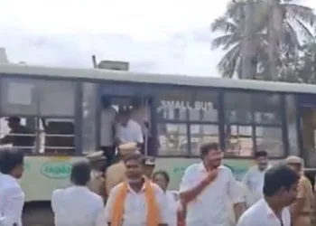 DMK police arrest RSS swayamsevaks, (Video-Screengab)