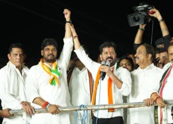 (L to R) Mohd Azharuddin, Congress candidate Naveen Yadav and CM Revanth Reddy at the Jubilee Hills campaign.