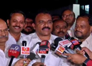 Contractors across Karnataka have accused the Congress-led state government of large-scale corruption, rising commission demands and failure to clear pending bills worth ₹33,000 crore