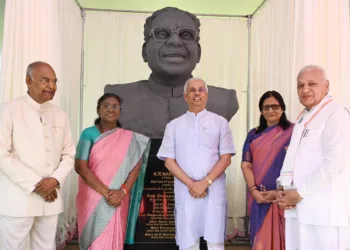 President Droupadi Murmu, former President Ram Nath Kovind, Kerala Governor Rajendra Vishwanath Arlekar with Smt. Anagha Arlekar, and Bihar Governor Dr. Arif Mohammed Khan