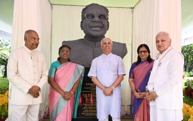President Droupadi Murmu, former President Ram Nath Kovind, Kerala Governor Rajendra Vishwanath Arlekar with Smt. Anagha Arlekar, and Bihar Governor Dr. Arif Mohammed Khan