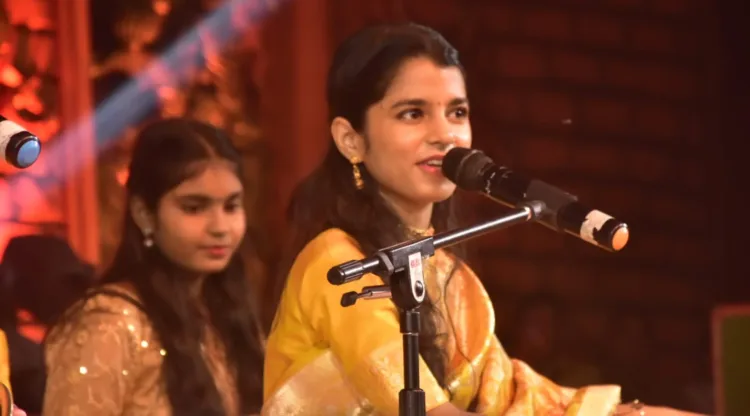 Folk singer Maithali Thakur, image courtesy Bihar tourism via [Imaithalithakur-X]