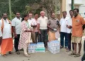 RSS Swayamsevaks distributing relief materials at Hospital
