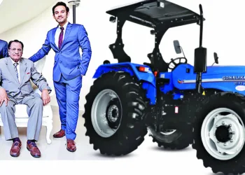 LD Mittal with his grandsons (from left) Raman, Rahul and Sushant Mittal