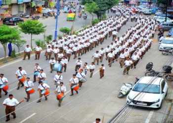 Swayamsevaks do Path Sanchalan