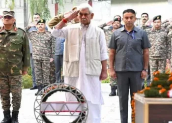 Lt Governor Manoj Sinha pays tribute to bravehearts in Kokernag operation