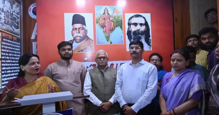 Swant Ranjan, Akhil Bharatiya Pracharak Pramukh of the RSS at the exhibition on 100 years of RSS