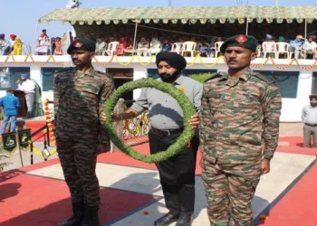 Wreath laying ceremony at Shaheedgarh War memorial at Nowshera in Rajouri district. (1)
